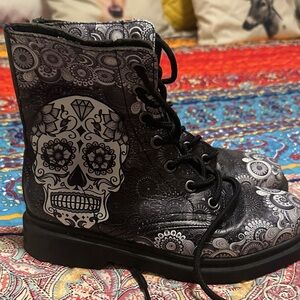 Wonens sugar skull lace up boots Black Skull Pattern Boots